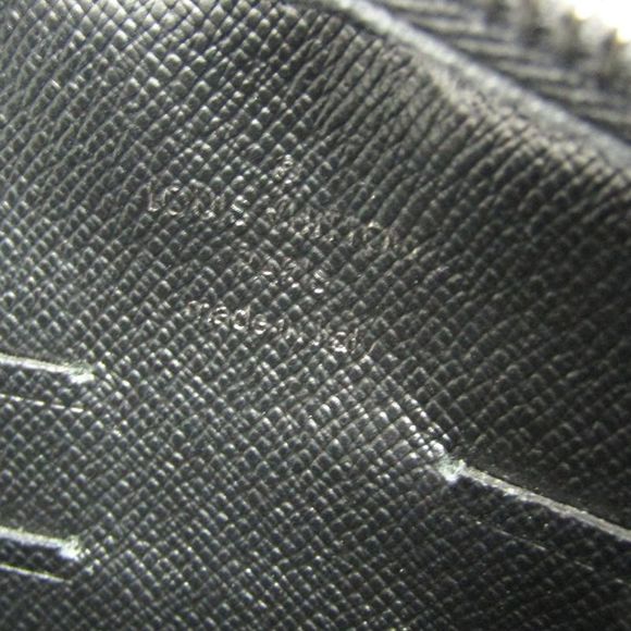 Louis Vuitton Pavel Black Leather Clutch Bag (Pre-Owned) - Picture 9 of 10